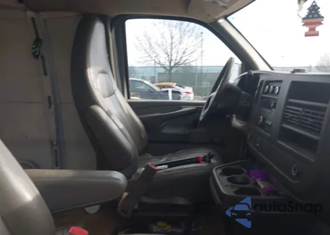 2011 Chevrolet Express 2500 Work Van z USA, uszkodzony, nr VIN 1GCWGFFA3B1126116